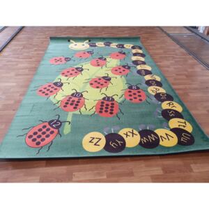 Associated Weavers - Belgie Dětský kusový koberec Abeceda - Caterpillar - 300x200cm