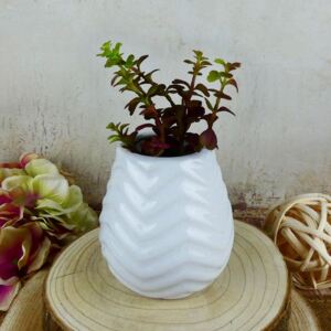 Vroubkovaná váza Adel v bílé barvě- 12 cm