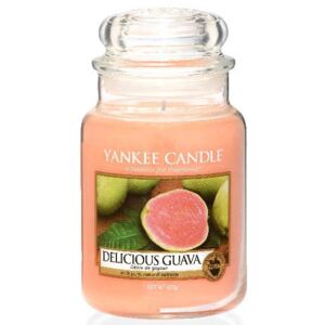 Yankee Candle - vonná svíčka Delicious Guava 623g (Nádherná letní ovocně svěží kompozice. Nosu i chuti lahodící šťavnatá vůně čerstvé kvajávy a dalšího tropického ovoce.)