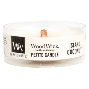WoodWick - vonná svíčka Petite, Island Coconut (Kokosový ostrov) 31g (Šťavnatý kokos je ve spojení s krémovým kokosem vytvářejí dokonalou tropickou senzaci.)