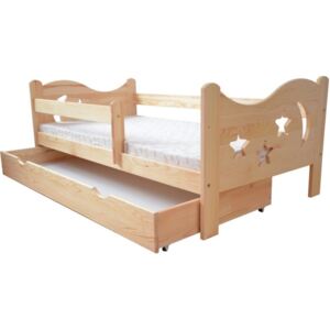 Dřevěná dětská postel s vyřezávanými hvězdami a zábranou DP 021