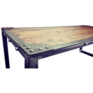 Kovový industriální stolek do obýváku