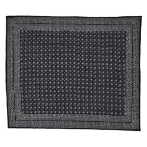 Černý přehoz na postel s bílým tiskem, prošívaný, 265x225cm